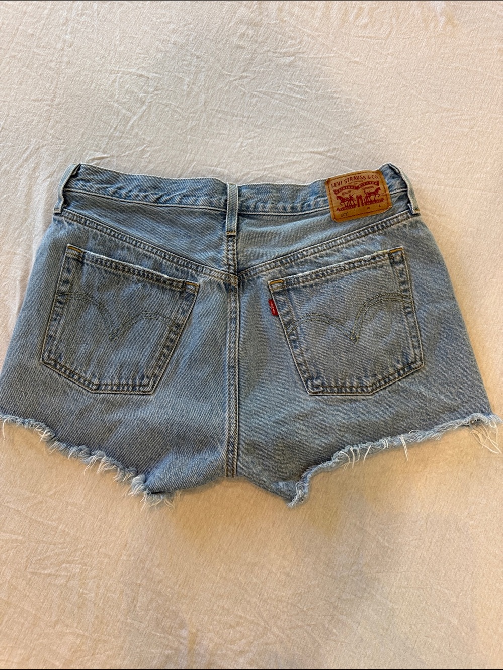 Levi's 501 Button Fly Cutoff Frayed Shorts Womens Size 31 Light Wash denim